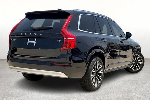 2022 Volvo XC90 T5 Momentum 7 Passenger