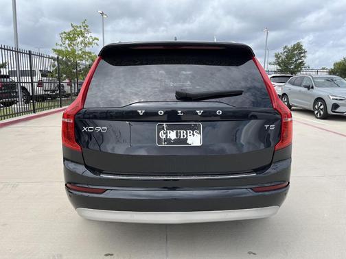 2022 Volvo XC90 T5 Momentum 7 Passenger