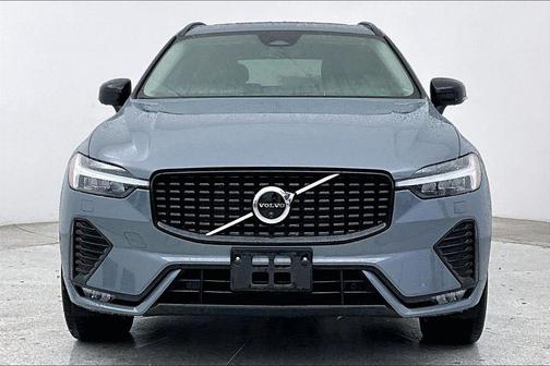 2023 Volvo XC60 B5 Plus Dark Theme