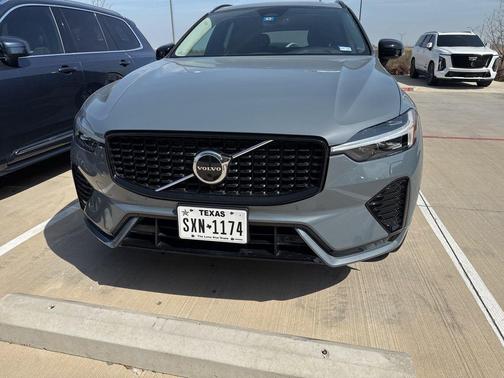 2023 Volvo XC60 B5 Plus Dark Theme