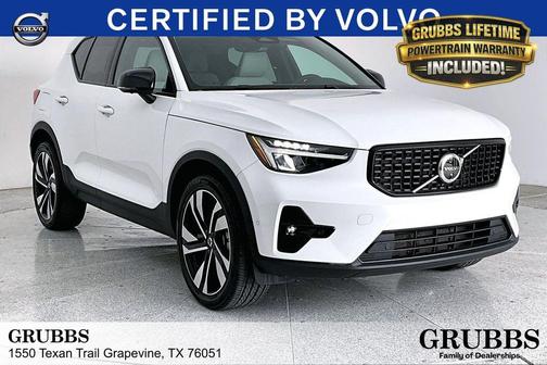 Crystal White Metallic 2023 Volvo XC40 B5 Ultimate Dark Theme