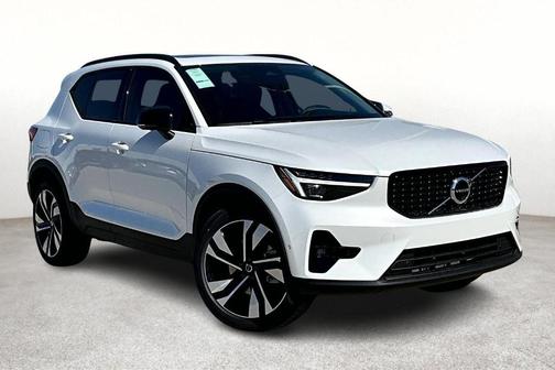 2025 Volvo XC40 B5 Ultra Dark Theme