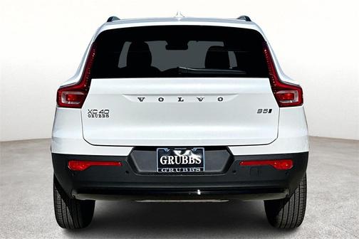 2025 Volvo XC40 B5 Ultra Dark Theme