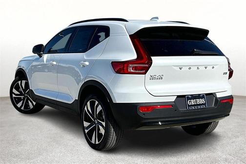 2025 Volvo XC40 B5 Ultra Dark Theme