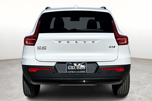 2025 Volvo XC40 B5 Ultra Dark Theme