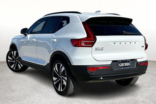 2025 Volvo XC40 B5 Ultra Dark Theme