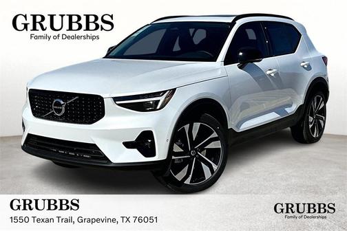 2025 Volvo XC40 B5 Ultra Dark Theme