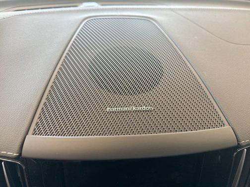 2025 Volvo XC60 Plug-In Hybrid T8 Ultra