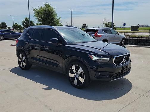 2020 Volvo XC40 T4 Momentum