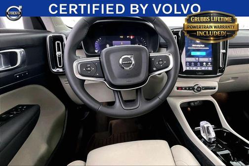Metallic 2024 Volvo XC40 B5 Plus Bright Theme