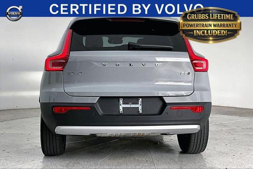 Metallic 2024 Volvo XC40 B5 Plus Bright Theme