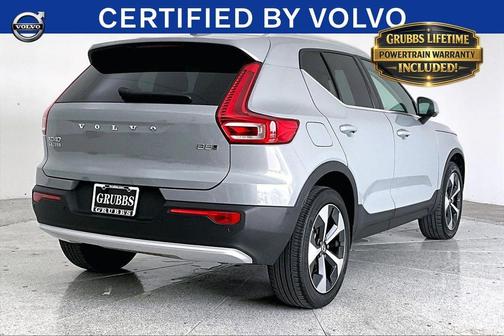 Metallic 2024 Volvo XC40 B5 Plus Bright Theme