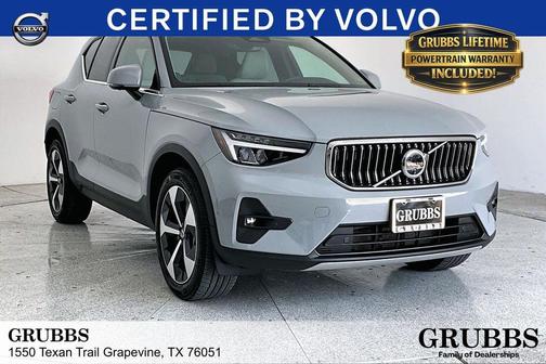 Metallic 2024 Volvo XC40 B5 Plus Bright Theme