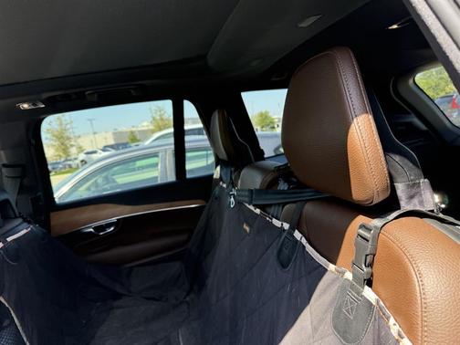 2021 Volvo XC90 T6 Momentum 7 Passenger