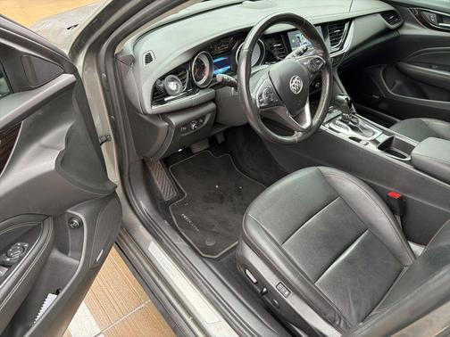 2018 Buick Regal TourX Essence