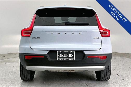 2025 Volvo XC40 B5 Plus Bright Theme