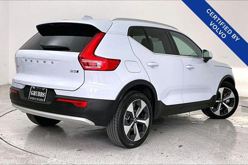 2025 Volvo XC40 B5 Plus Bright Theme