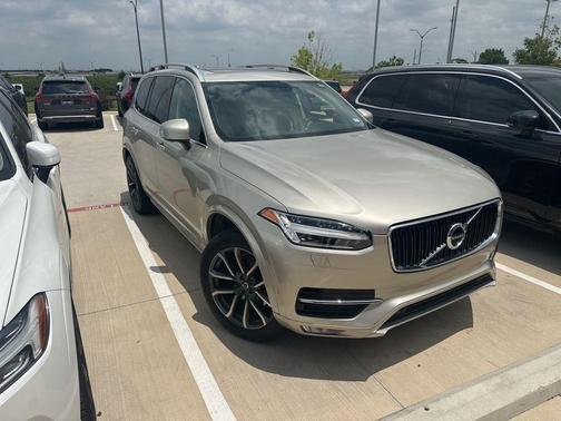 2017 Volvo XC90 T6 Momentum