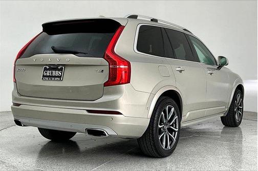 2017 Volvo XC90 T6 Momentum