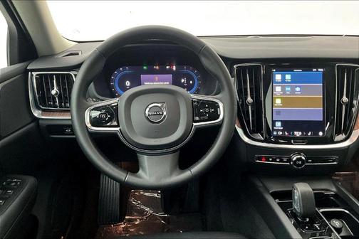 2024 Volvo V60 Cross Country B5 Plus