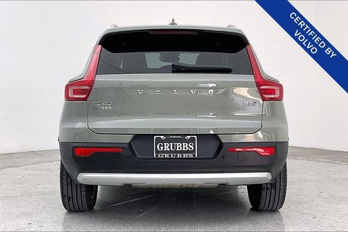 2025 Volvo XC40 B5 Core Bright Theme