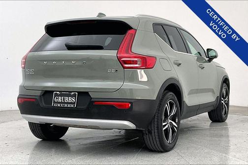 2025 Volvo XC40 B5 Core Bright Theme