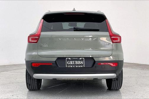 2025 Volvo XC40 B5 Core Bright Theme