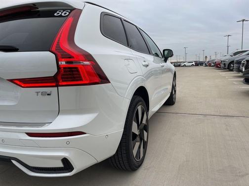 2025 Volvo XC60 Plug-In Hybrid T8 Plus