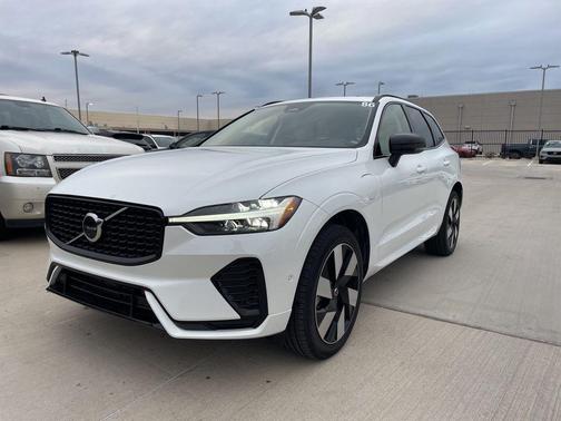 2025 Volvo XC60 Plug-In Hybrid T8 Plus