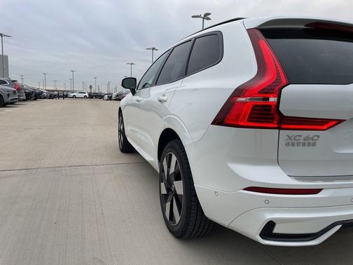 2025 Volvo XC60 Plug-In Hybrid T8 Plus