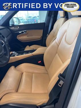 2025 Volvo XC90 B5 Ultra