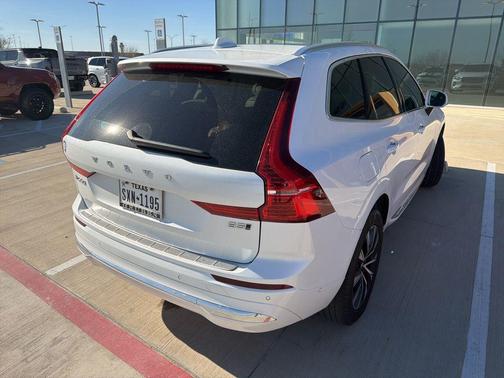 2023 Volvo XC60 B5 Plus Bright Theme