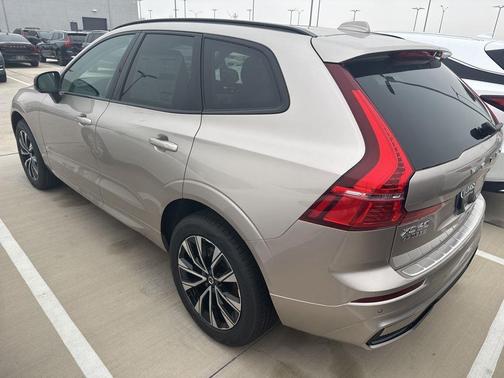 2025 Volvo XC60 B5 Core