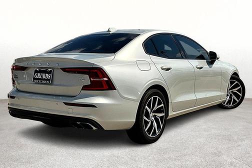 2020 Volvo S60 T5 Momentum