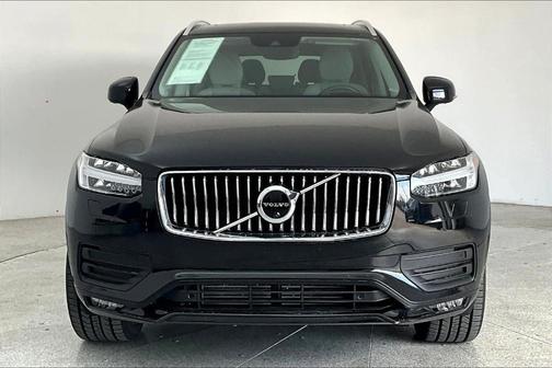 2022 Volvo XC90 T6 Momentum 7 Passenger
