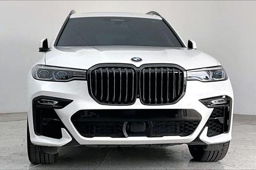 2022 BMW X7 M50i