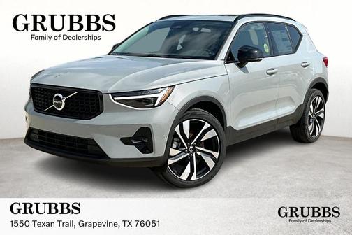2025 Volvo XC40 B5 Plus Dark Theme