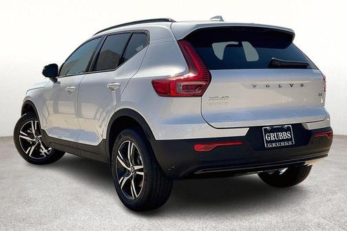 2026 Volvo XC40 B4 Core