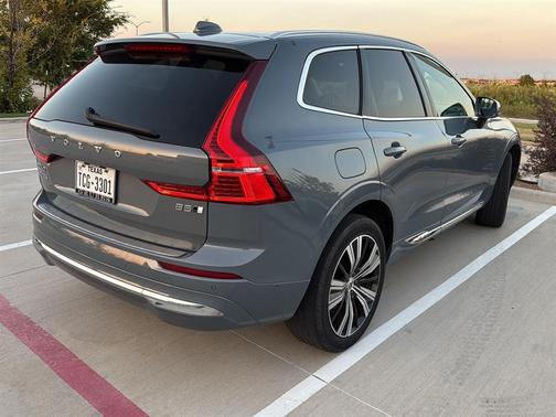 2023 Volvo XC60 B5 Plus Bright Theme