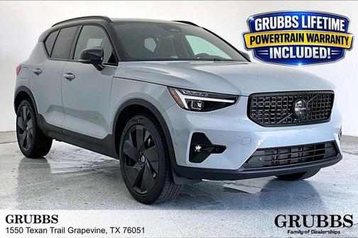 Metallic 2026 Volvo XC40 B5 Ultra Black Edition