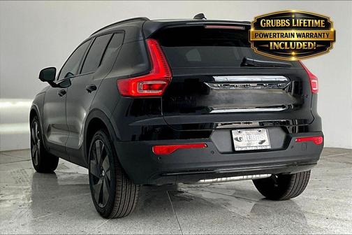 Ultra Black 2026 Volvo XC40 B5 Ultra Black Edition