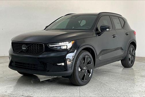 Ultra Black 2026 Volvo XC40 B5 Ultra Black Edition