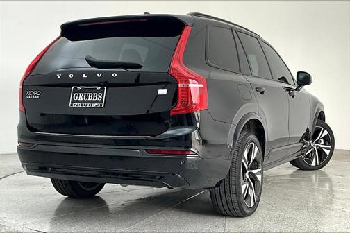 2023 Volvo XC90 Recharge Plug-In Hybrid T8 Plus Dark Theme 7-Seater