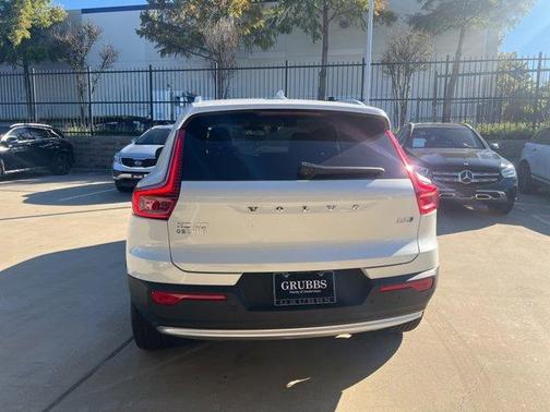 2025 Volvo XC40 B5 Plus Bright Theme