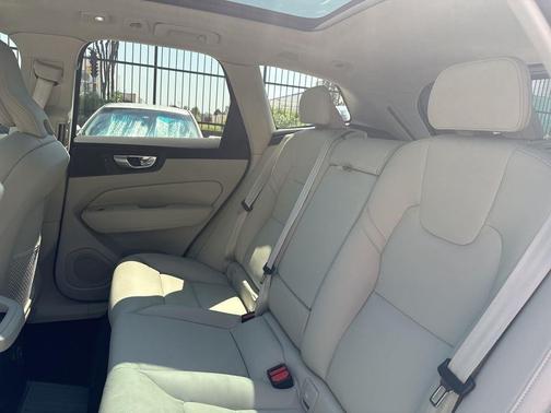 2025 Volvo XC60 Plug-In Hybrid T8 Core