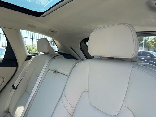 2025 Volvo XC60 Plug-In Hybrid T8 Core