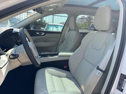 2025 Volvo XC60 Plug-In Hybrid T8 Core