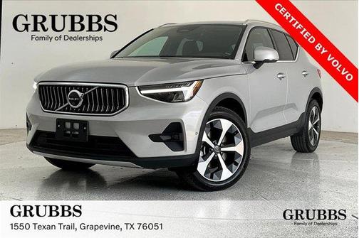 2025 Volvo XC40 B5 Plus Bright Theme