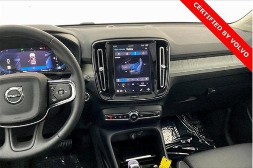2025 Volvo XC40 B5 Plus Bright Theme