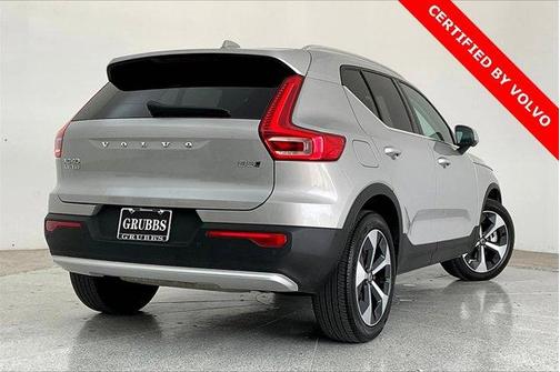 2025 Volvo XC40 B5 Plus Bright Theme